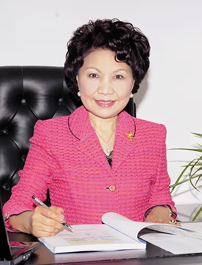 王中英 女士