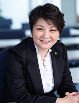 許堅真 女士